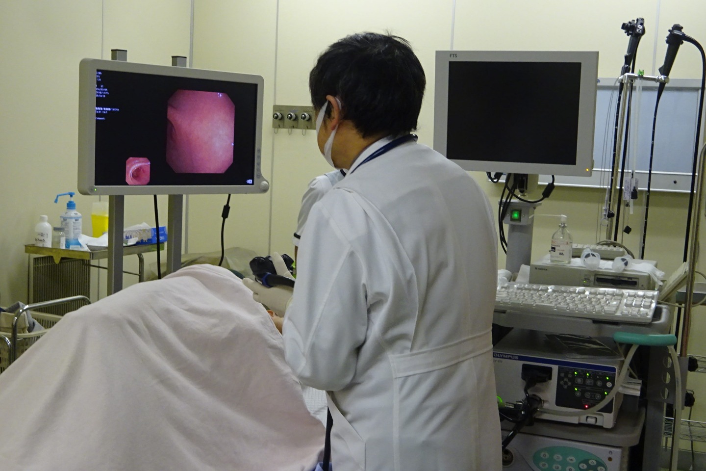 患者さんに負担の少ない経鼻内視鏡検査・胃内視鏡検査・大腸内視鏡検査を行っています。